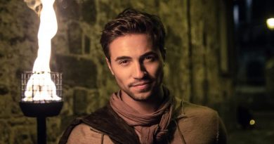 Les 3 Mousquetaires : Olivier Dion entraînant dans le clip De mes propres ailes