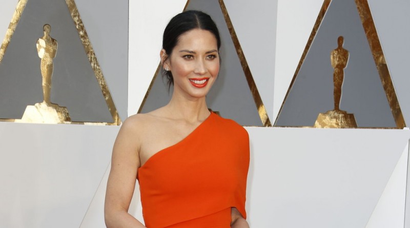 Olivia Munn répond cash aux rumeurs de chirurgie plastique