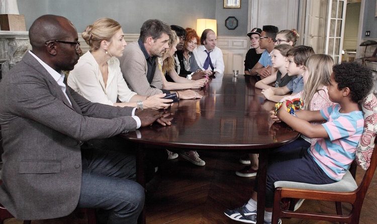Julie Gayet dans le film « C'est quoi cette famille ?! »