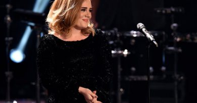Adele raconte une anecdote sur scène !